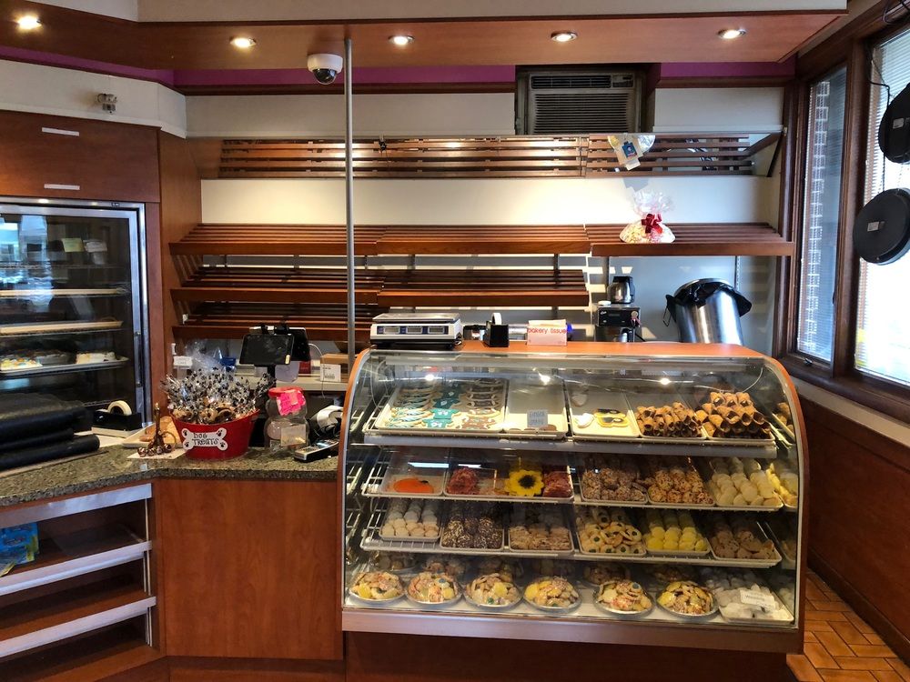 Traub's Bakery: 1020 Lincoln Avenue, Prospect Park, PA 19076